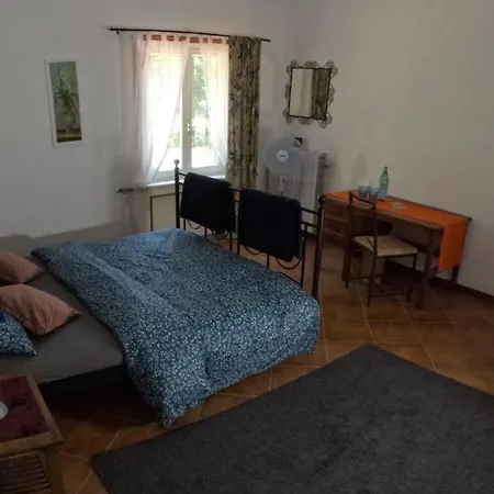 Santa Cristiana Couette-café